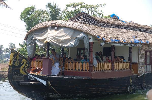 Backwater boat on South India tour